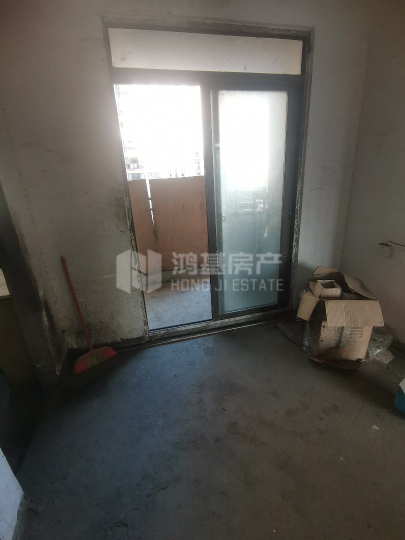 红谷世界城,新建吾悦广场,采光好,户型好。7