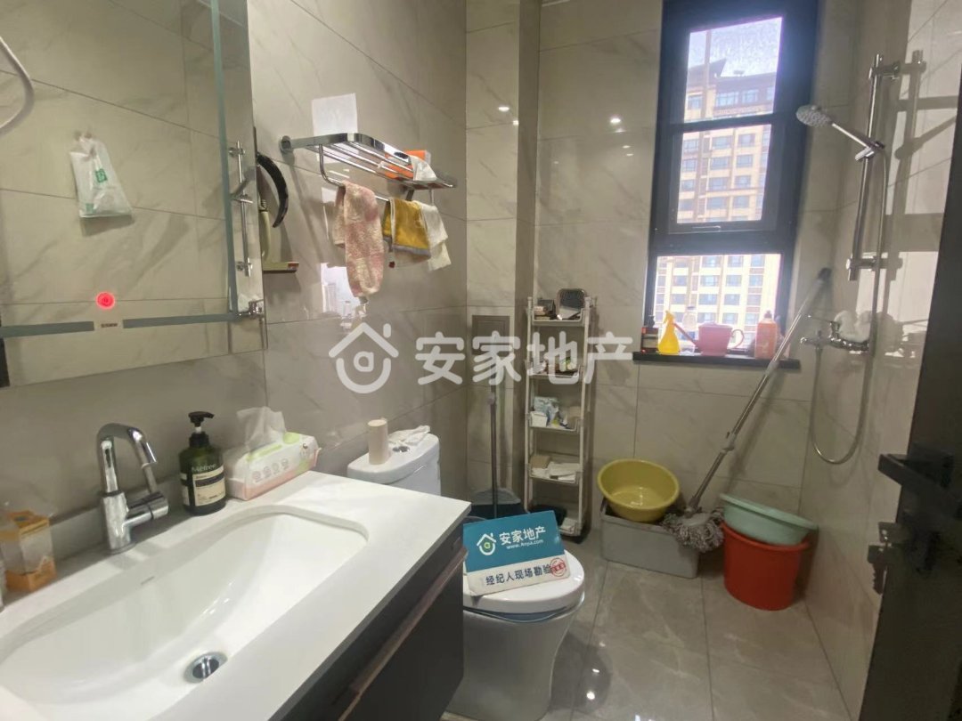 鼎鑫华府,鼎鑫华府,可按揭,可以走一手房手续,带车位,带地下室。3