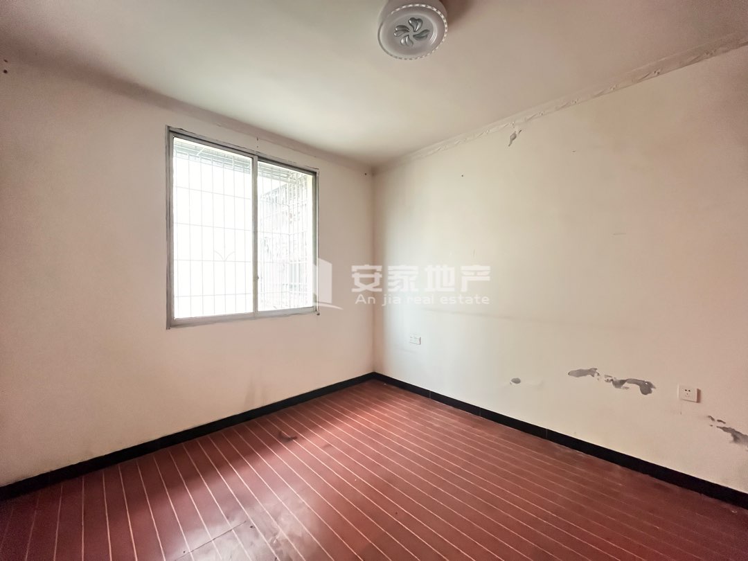 金城苑,金城苑112㎡3室2厅2卫1阳台毛坯南北,看房有钥匙5