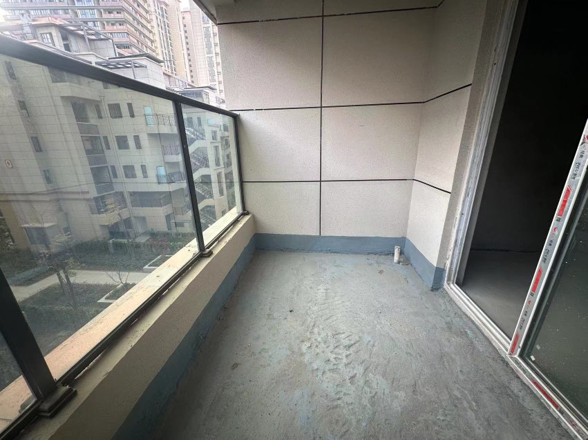 东立壹品,东立一品叠墅亏本卖。密码带充电宝开门7