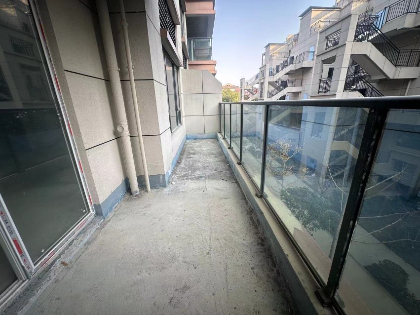 东立壹品,东立一品叠墅亏本卖。密码带充电宝开门8