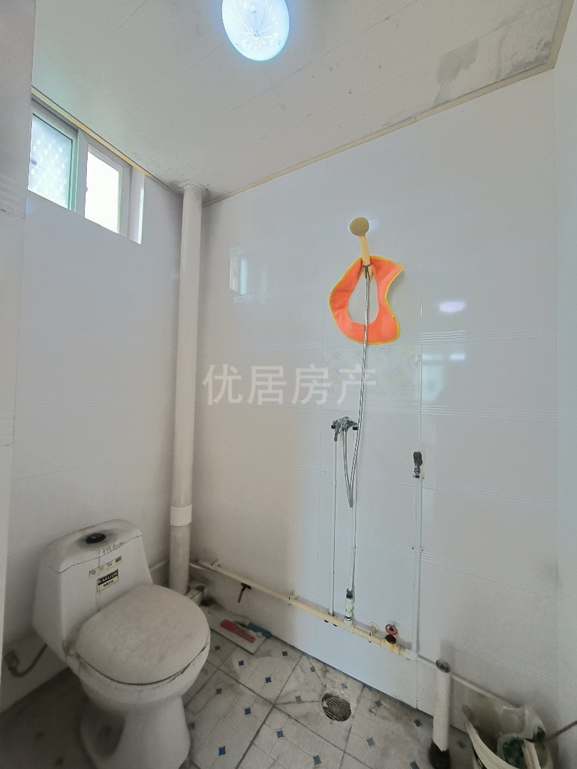 汉钢南区,江南步梯精装大3室2厅2卫 前后双阳台 带租赁柴房一间8
