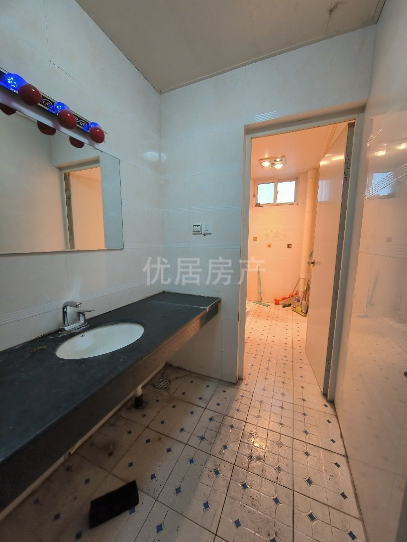 汉钢南区,江南步梯精装大3室2厅2卫 前后双阳台 带租赁柴房一间7