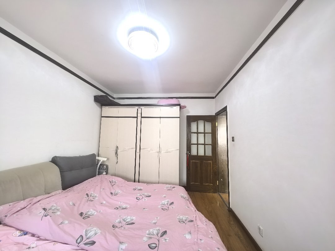 9号区,9号区二公司朝南两居室带地下室,可按揭,随时看房2