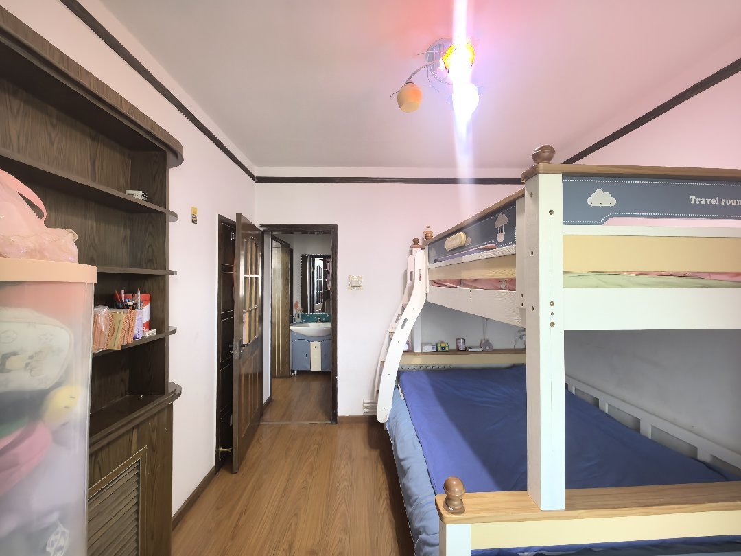 9号区,9号区二公司朝南两居室带地下室,可按揭,随时看房6