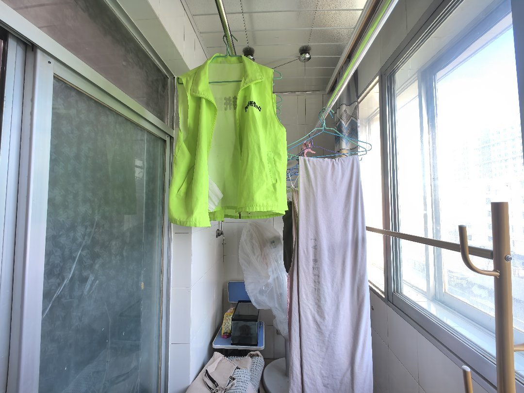 9号区,9号区二公司朝南两居室带地下室,可按揭,随时看房7