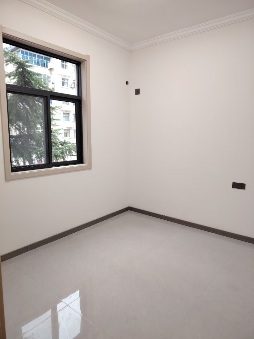 供电局家属院,供电局家属院三楼有证有暖精装修拎包入住采光好4