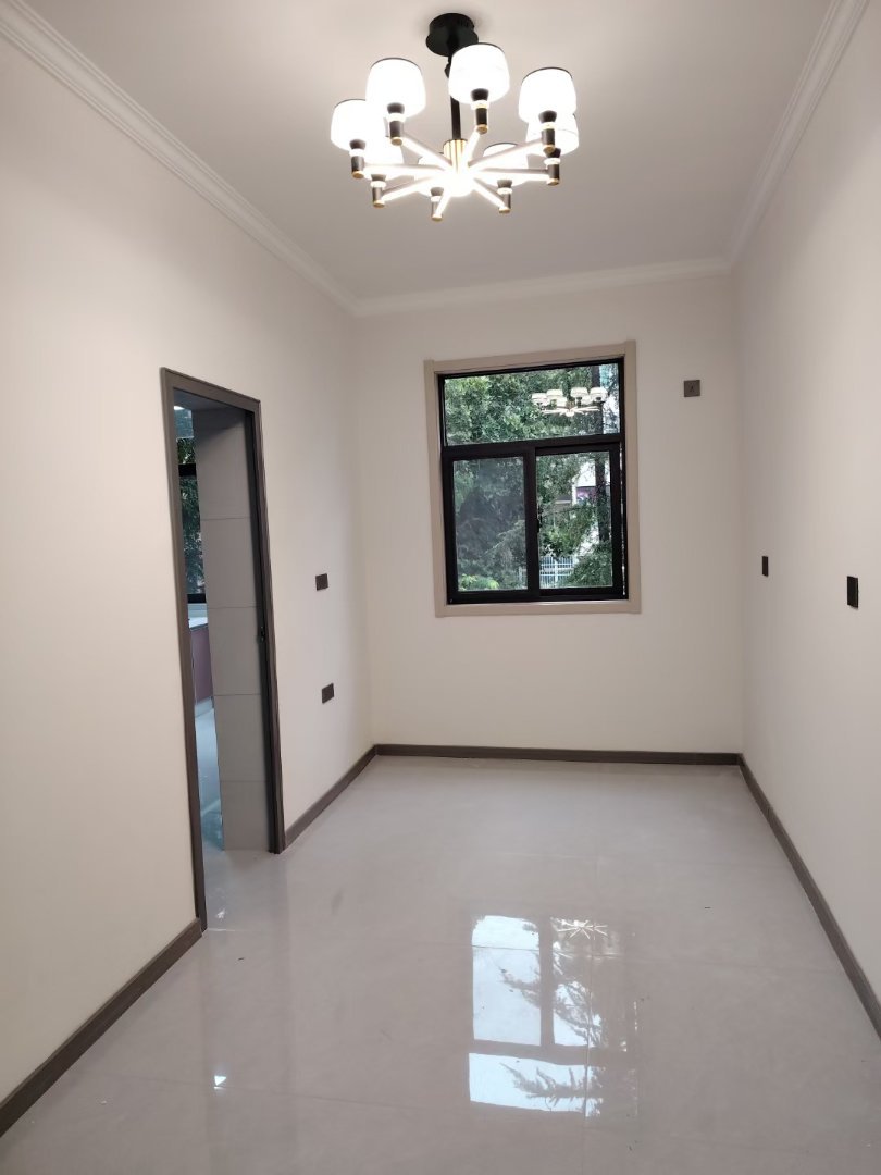 供电局家属院,供电局家属院三楼有证有暖精装修拎包入住采光好2