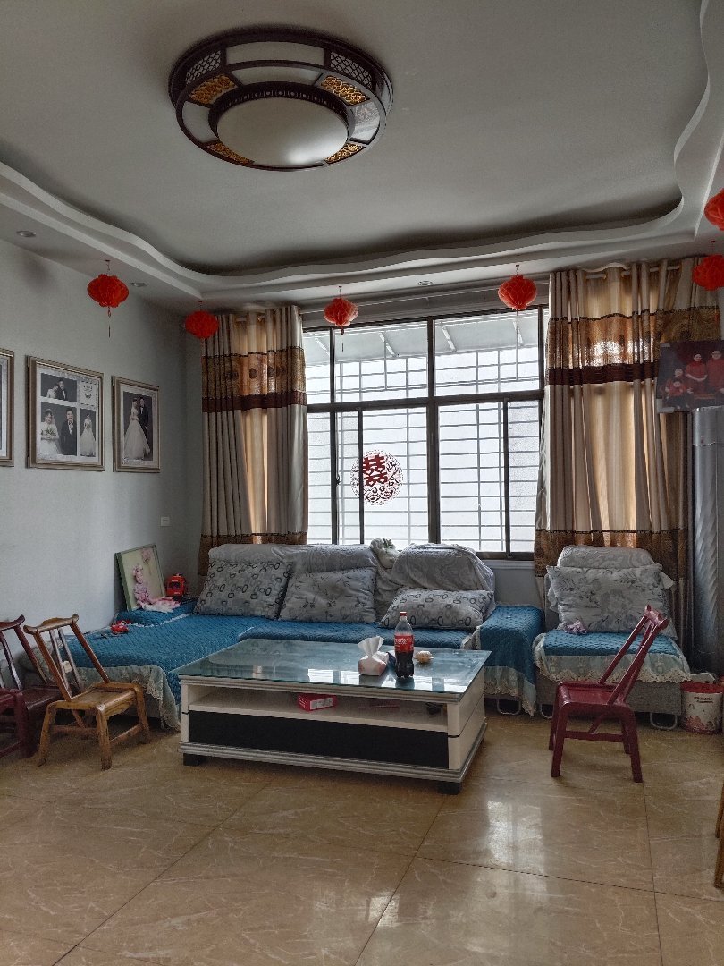 莲花路海天阁独院,出路好,位置佳,上下四层精装修新,离二中一步之遥,就医超市。1
