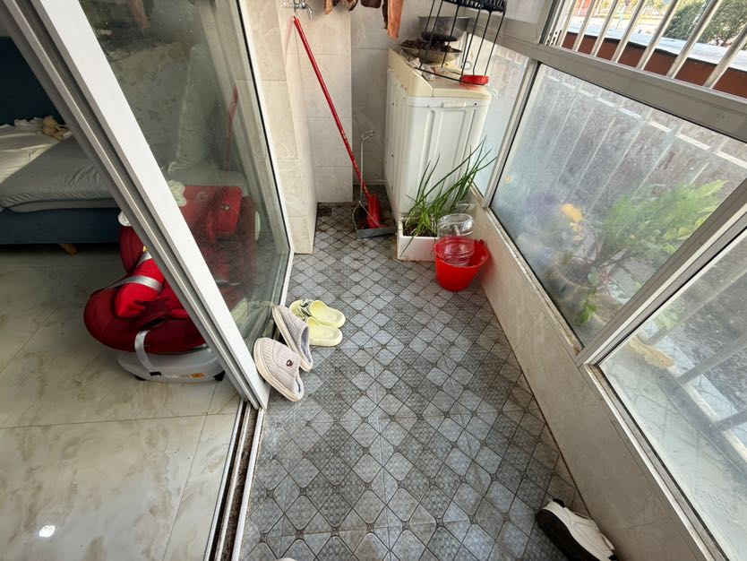 红花二期3号地,红花小区简装两室 证满在手 房东换房急售 小区停车方便2