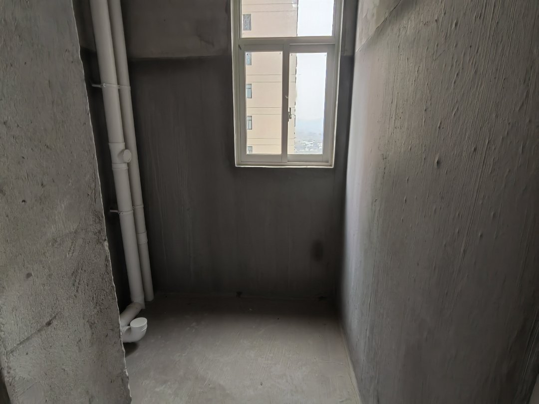 河东滨江河畔,河东滨江河畔103㎡4室2厅2卫1阳台毛坯,业主急售5
