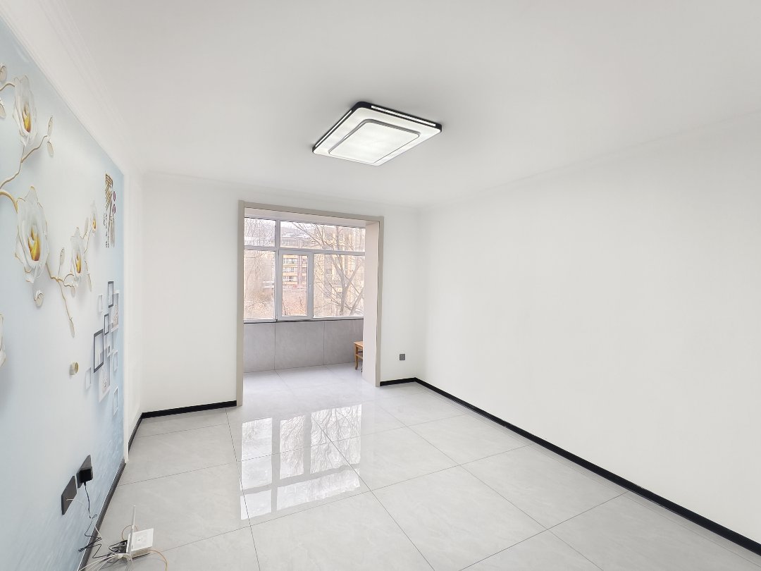 南川东路40号,南川东路早市附近,新装修,分户采暖8