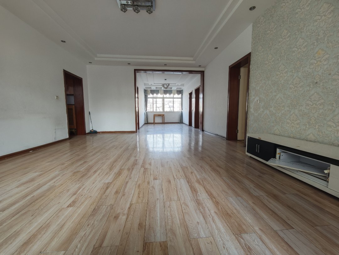 冶金小区,学府旁,中心地段,配套方便,赢在起跑线上,步梯好楼层1