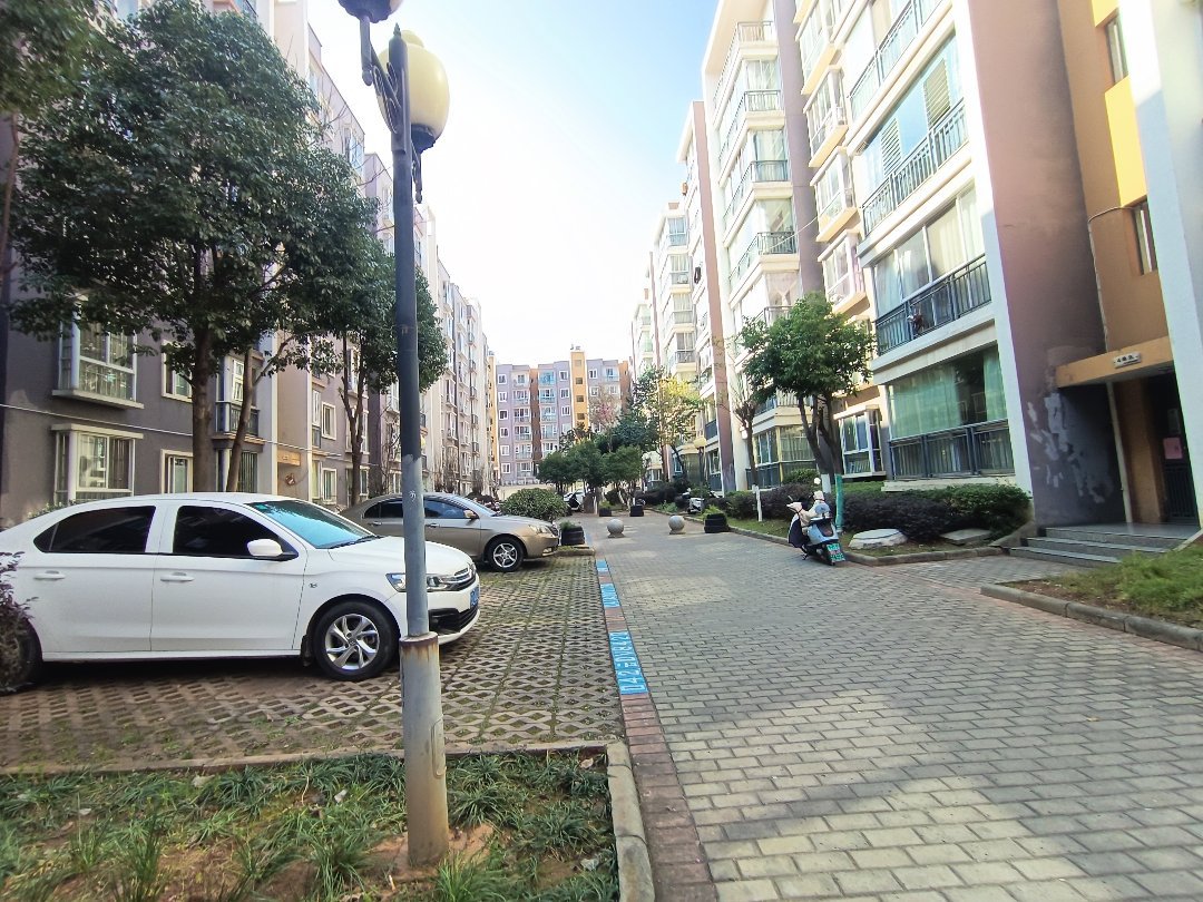 金域蓝苑,万达和外滩旁 金域蓝苑99平低楼层 精装3室满五南北17