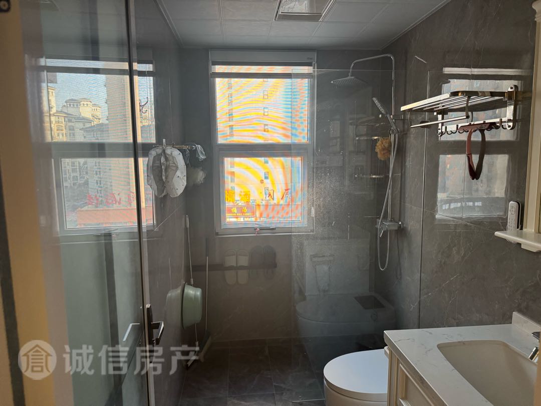 广源缤纷城,小学中学未占用满二市中心商品房精装未住4