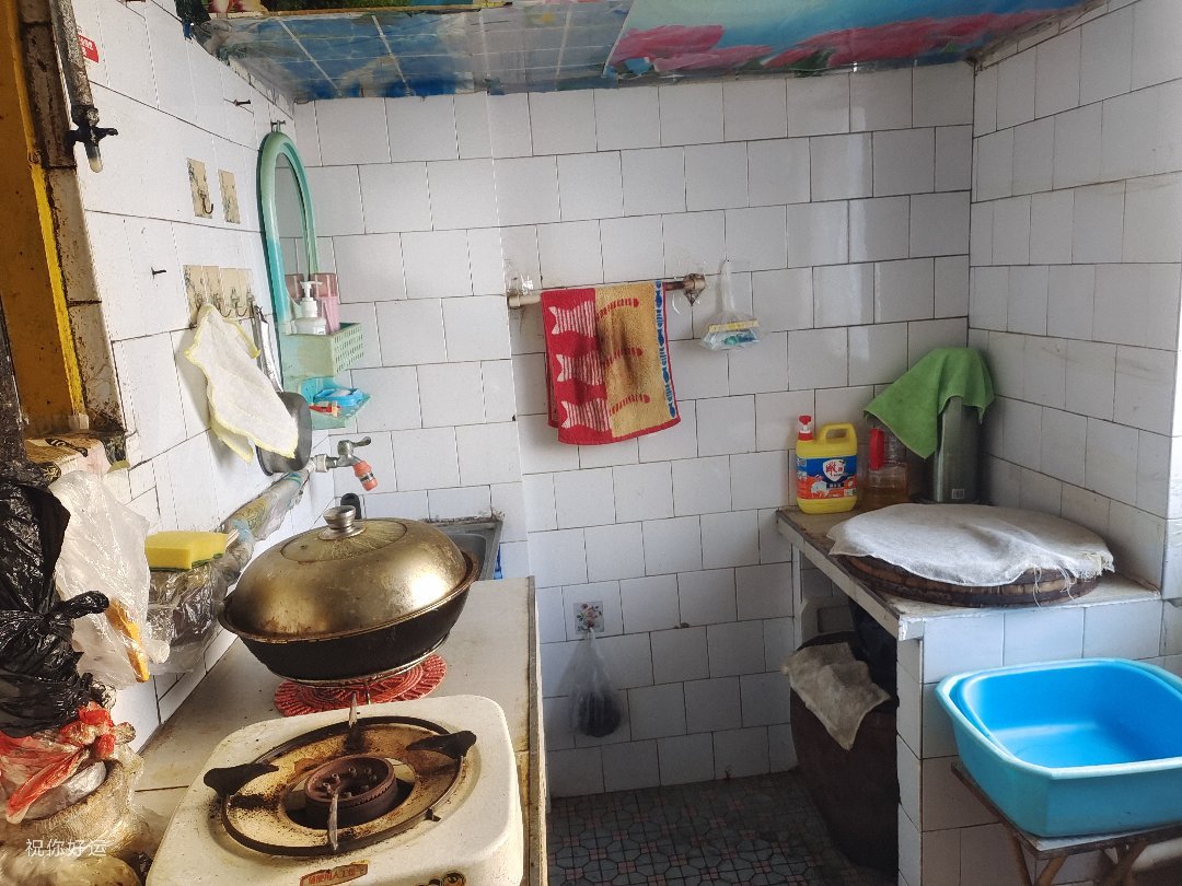金汤小学,金汤附近,公产一次,南北无遮挡。普通装修。9