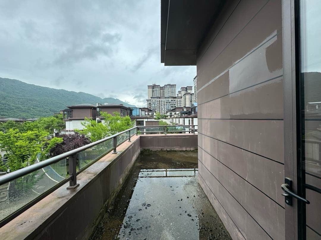 湖山悦府A区,湖山悦府双拼别墅 朝南上下五层 地下室可做落地窗 带4个车位6