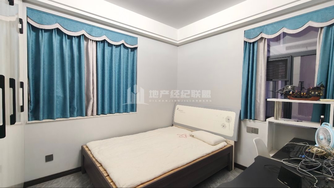 中海蓝湾,办证大厅附近小区,3房加麻将房,装修还只有年把 很新5
