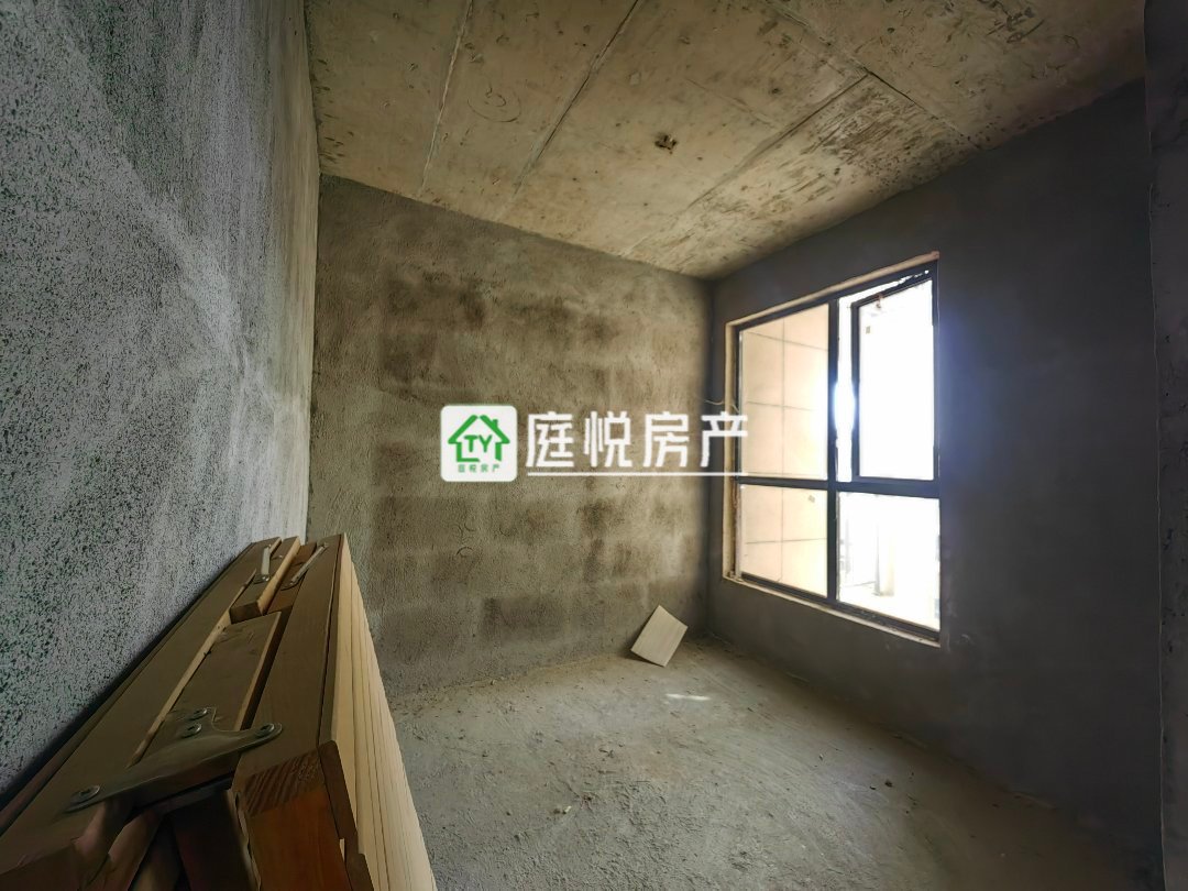山水名居,思源学校附近的电梯房,中间楼层,视野好,高性价比!6