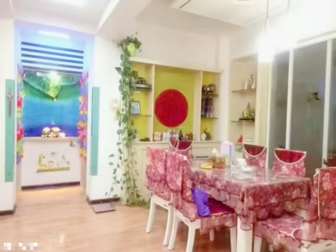 文昌小区,学校就在家门口,有房产证,可出租,一年18000,急售6