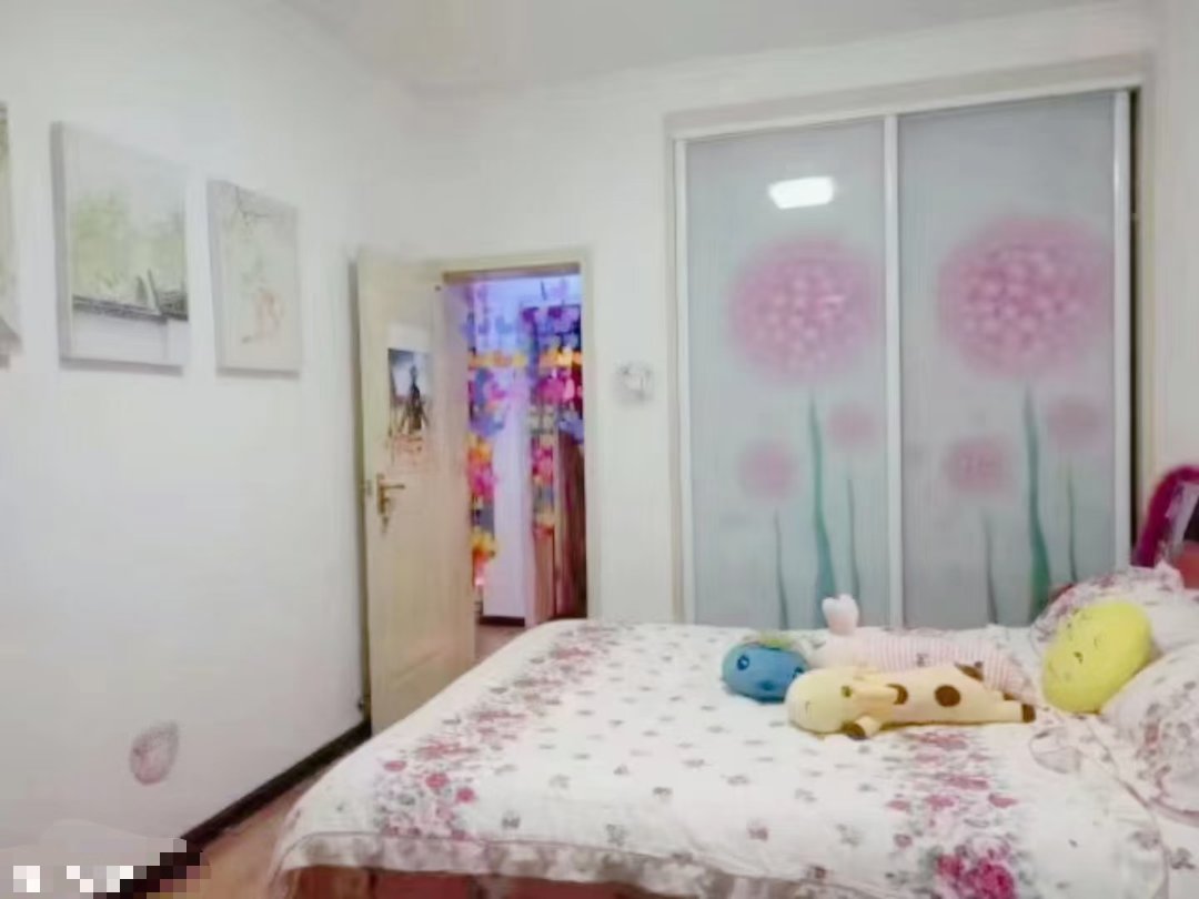 文昌小区,学校就在家门口,有房产证,可出租,一年18000,急售3