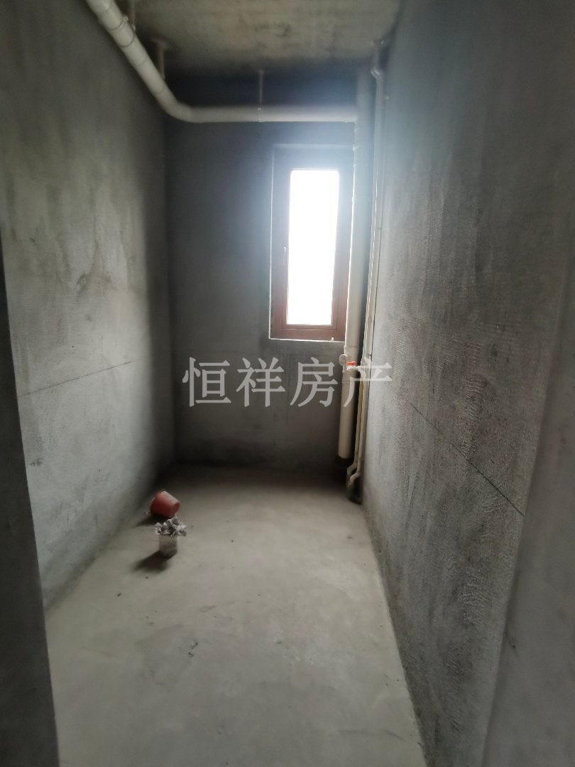 紫玉华庭,紫玉华庭总面积415㎡6室3厅5卫2阳台毛坯,好房不等人8