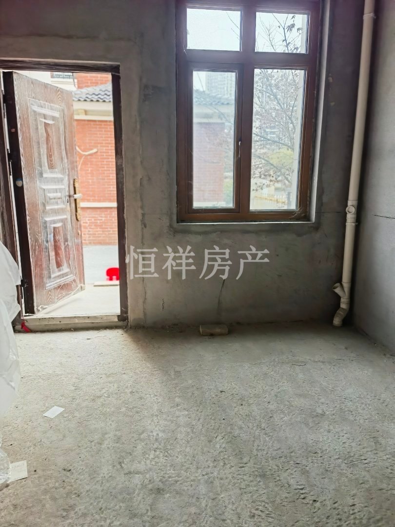 紫玉华庭,紫玉华庭总面积415㎡6室3厅5卫2阳台毛坯,好房不等人10