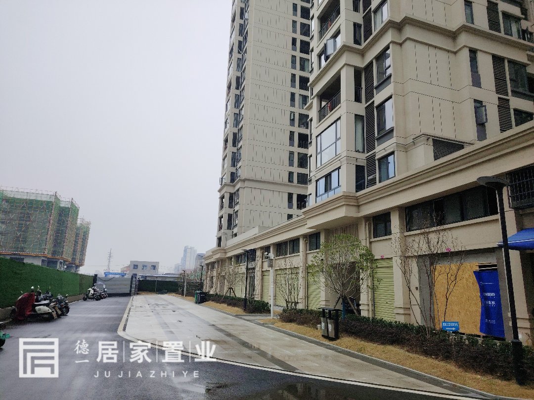东升凤凰城,二中南校区旁!东升凤凰城精装4室2厅2卫2阳台出售14