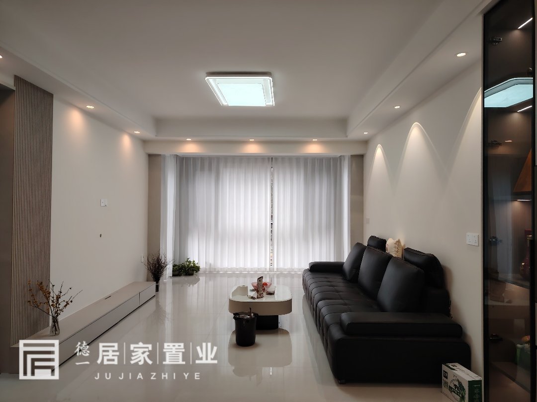 东升凤凰城,二中南校区旁!东升凤凰城精装4室2厅2卫2阳台出售1