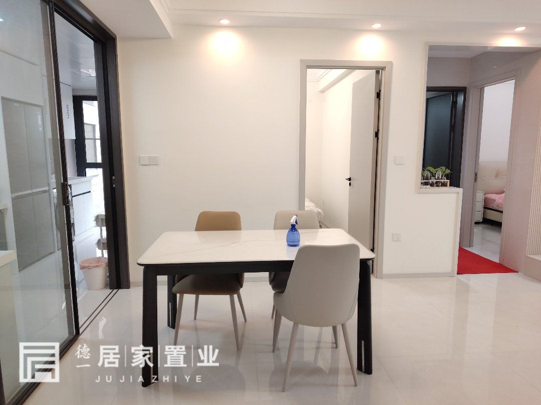 东升凤凰城,二中南校区旁!东升凤凰城精装4室2厅2卫2阳台出售3