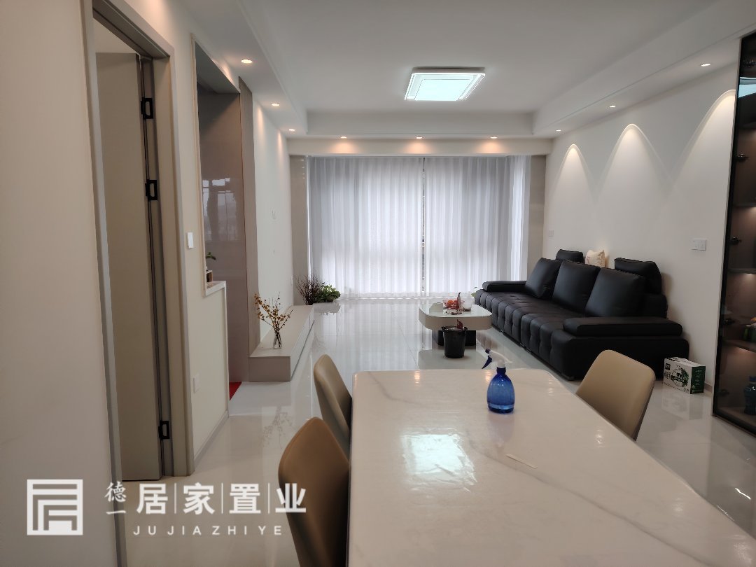 东升凤凰城,二中南校区旁!东升凤凰城精装4室2厅2卫2阳台出售2