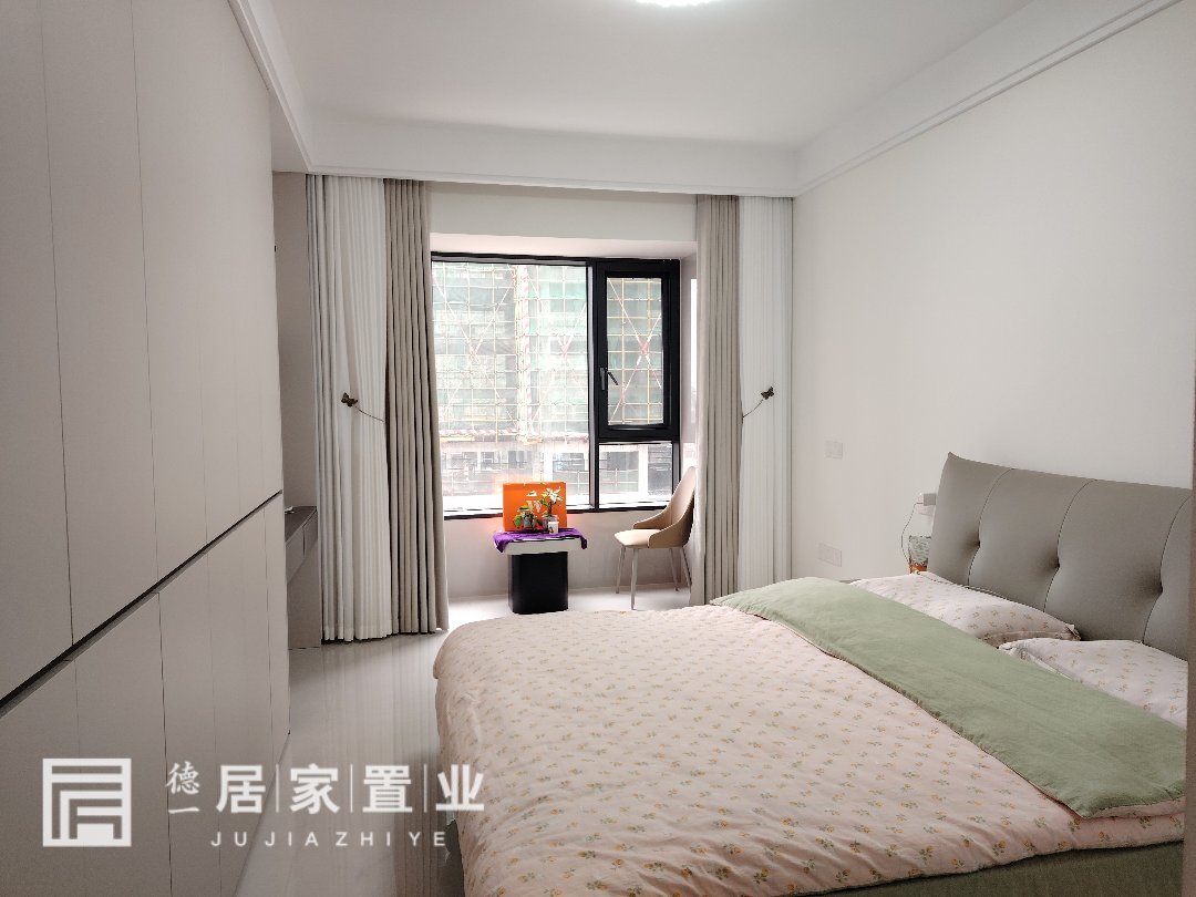 东升凤凰城,二中南校区旁!东升凤凰城精装4室2厅2卫2阳台出售6