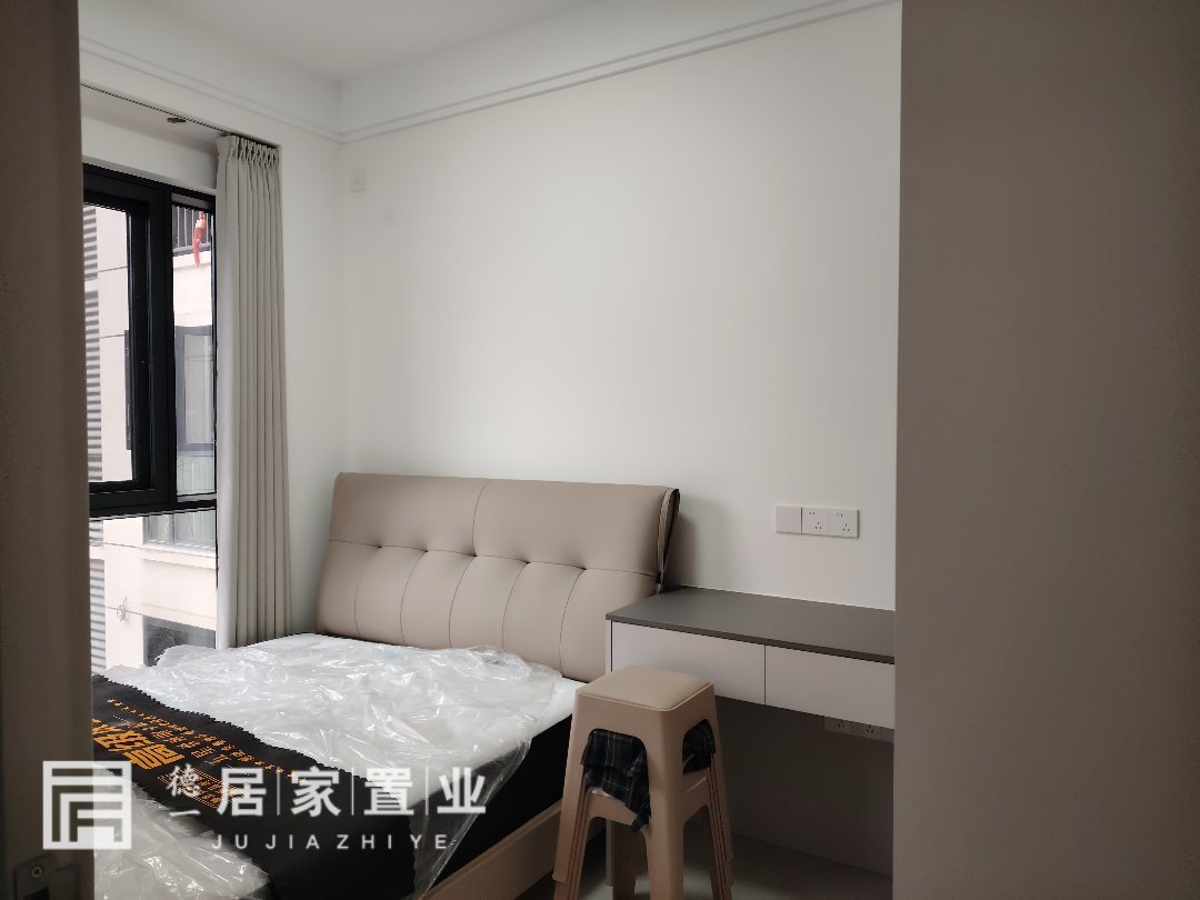 东升凤凰城,二中南校区旁!东升凤凰城精装4室2厅2卫2阳台出售8