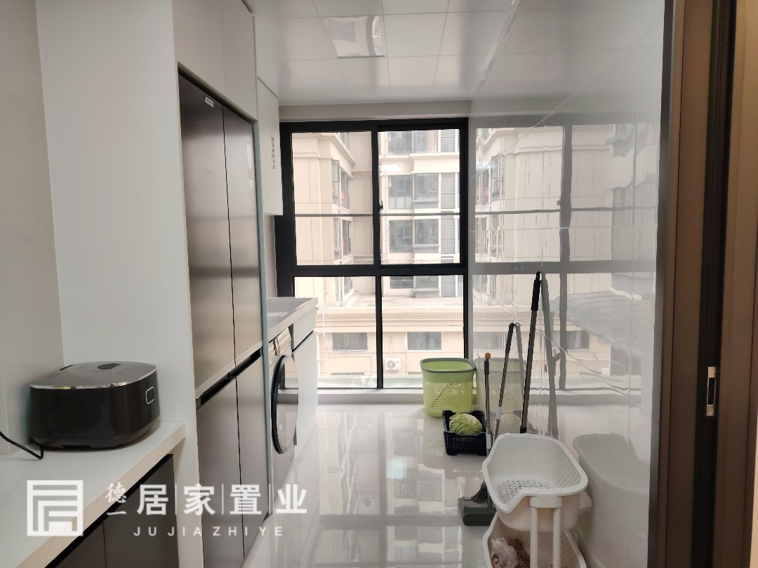 东升凤凰城,二中南校区旁!东升凤凰城精装4室2厅2卫2阳台出售12
