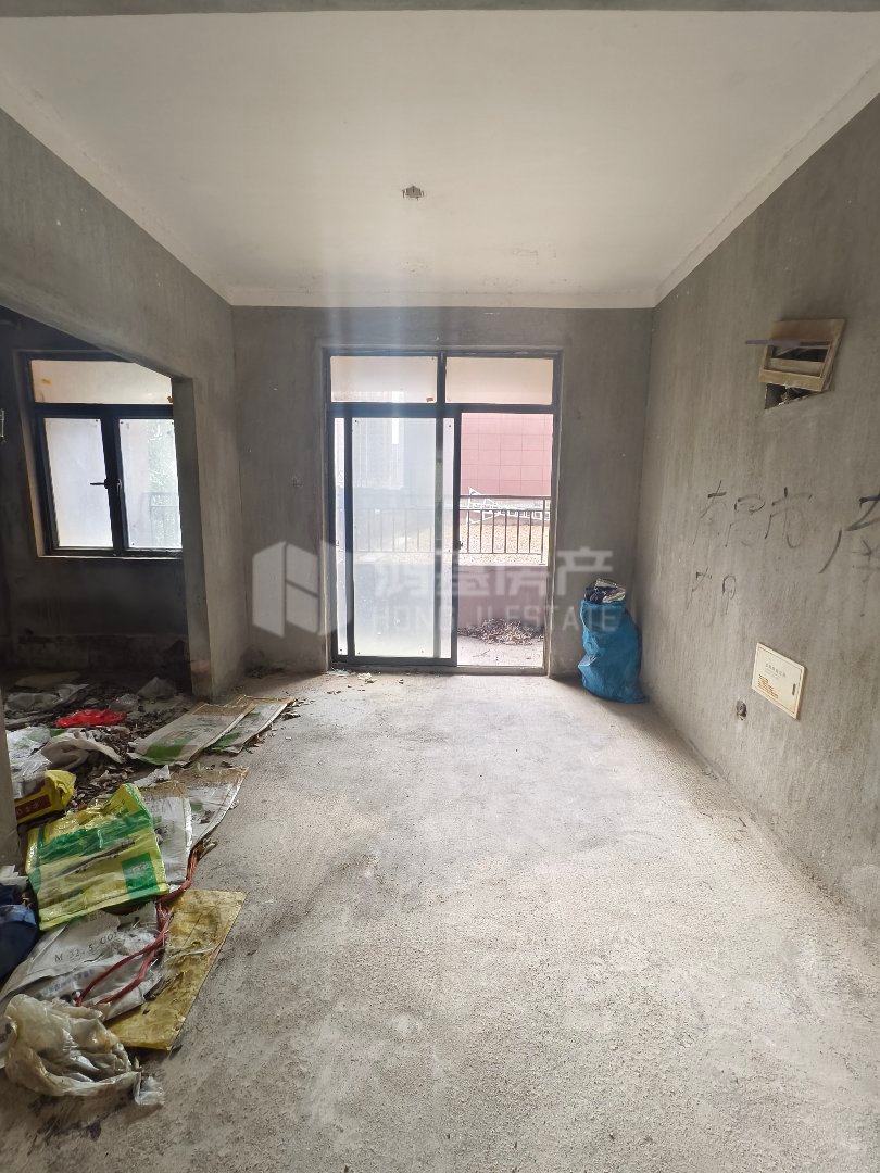 天兴翰林苑,新建区天兴翰林苑1楼3房出售可以自己装修2