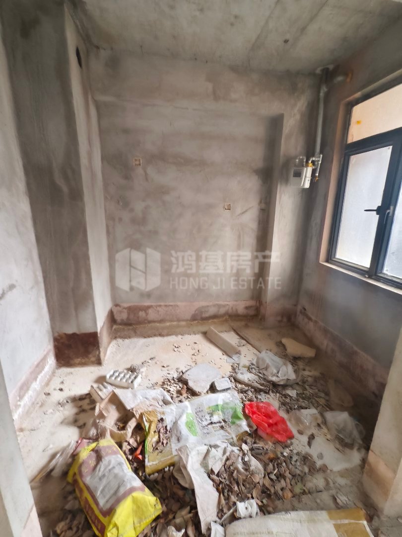 天兴翰林苑,新建区天兴翰林苑1楼3房出售可以自己装修3