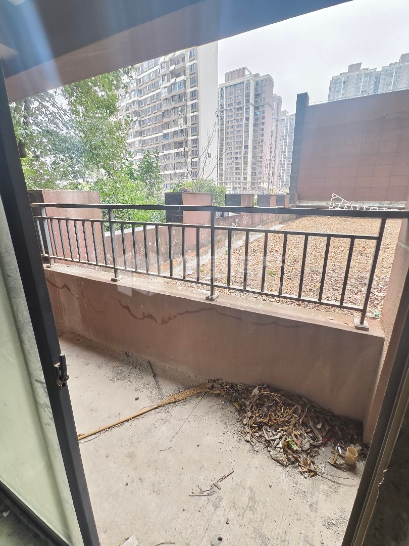 天兴翰林苑,新建区天兴翰林苑1楼3房出售可以自己装修4