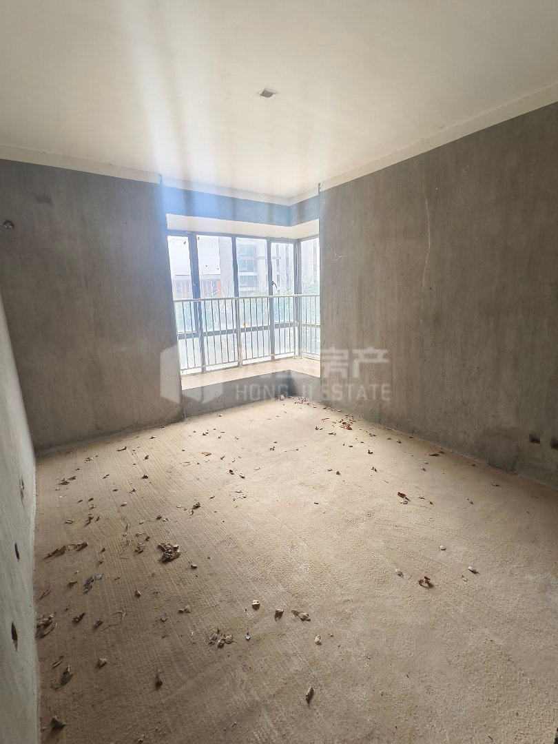 天兴翰林苑,新建区天兴翰林苑1楼3房出售可以自己装修9
