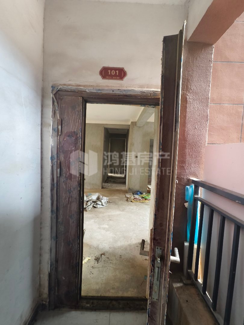 天兴翰林苑,新建区天兴翰林苑1楼3房出售可以自己装修7