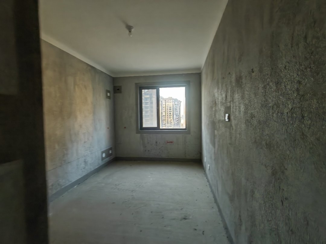 金秋九里庭院,金秋九里庭院3室2厅2卫131㎡,阔绰客厅,超大阳台可贷款6