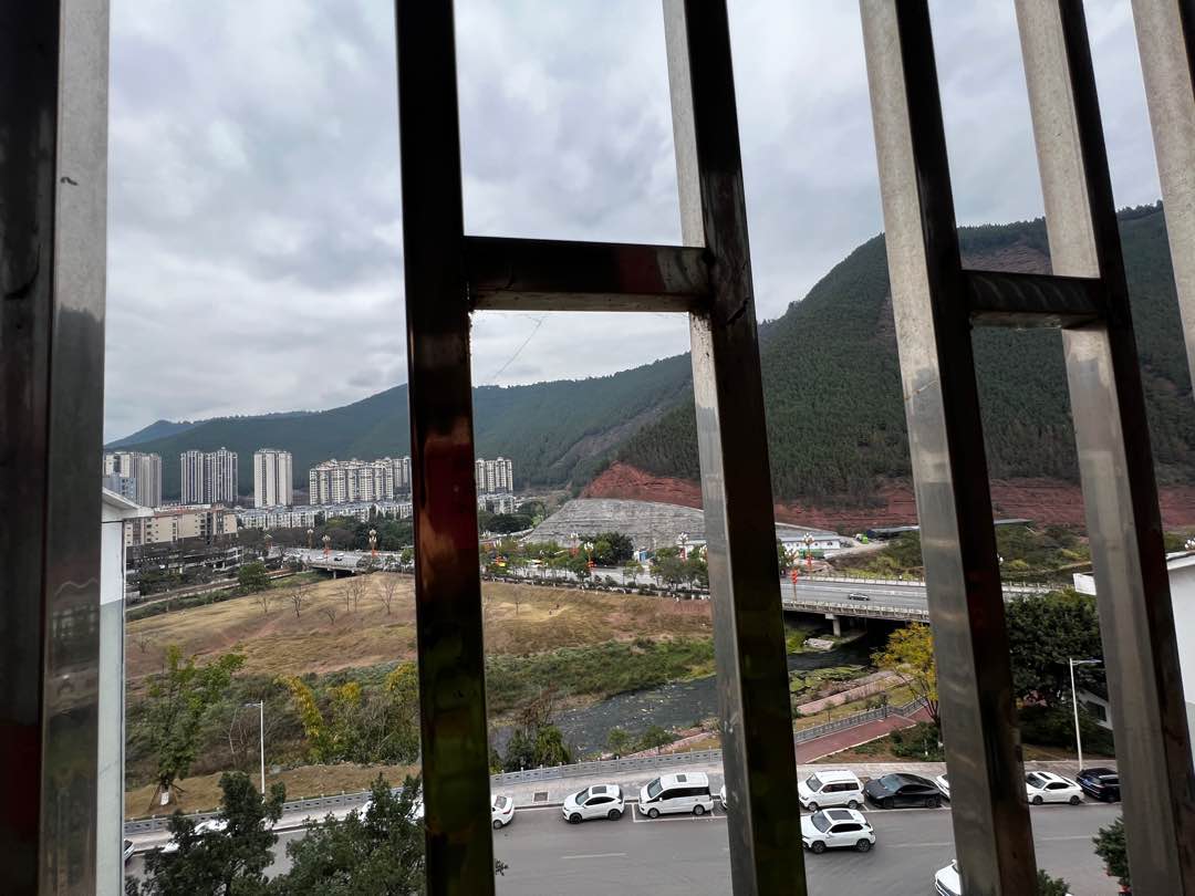 南国雅苑B区,难得一见的精装小户型,总价低,朝向好8