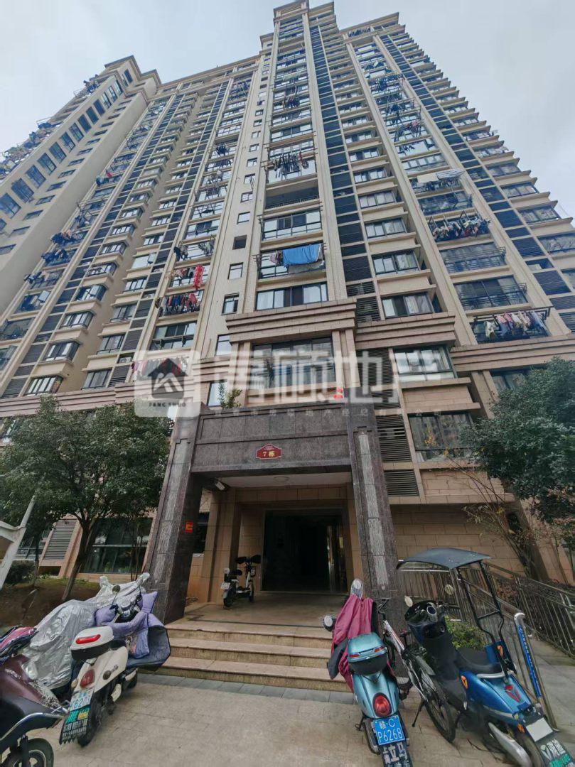 宜阳小区,送车位,宜阳小区131㎡3室2厅2卫2阳台精装出售10