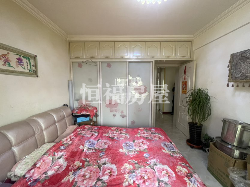凤凰苑C区,4室2厅1卫1阳台129㎡,阔绰客厅,超大阳台4