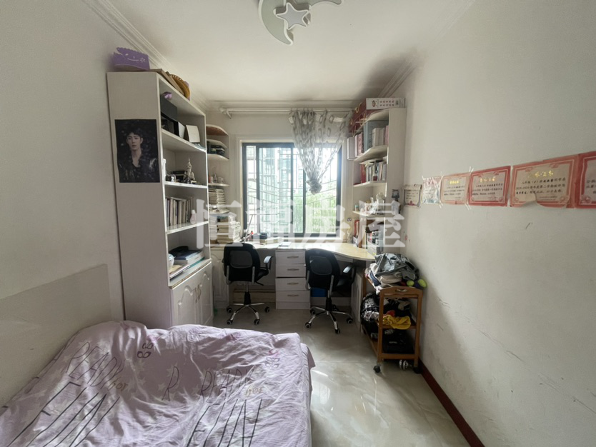 凤凰苑C区,4室2厅1卫1阳台129㎡,阔绰客厅,超大阳台15