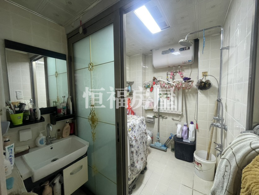 凤凰苑C区,4室2厅1卫1阳台129㎡,阔绰客厅,超大阳台6