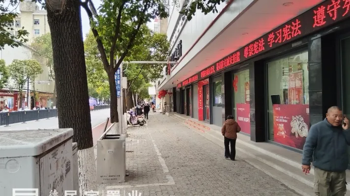 章华中路工商银行院内,大型社区阳光充足普装居家选择