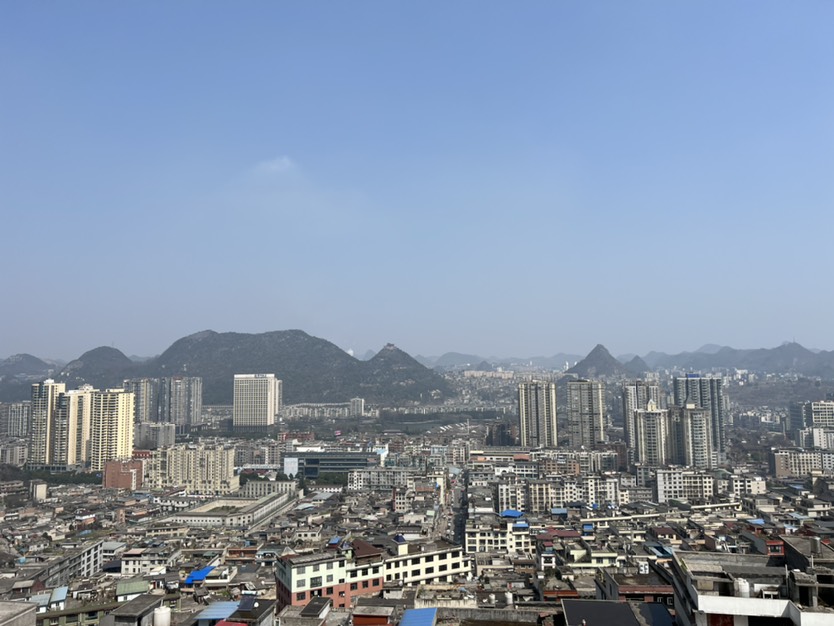新城凤凰台,新城凤凰台二期四室两卫 赠送大 带车位 客厅正对凤池园 临街6