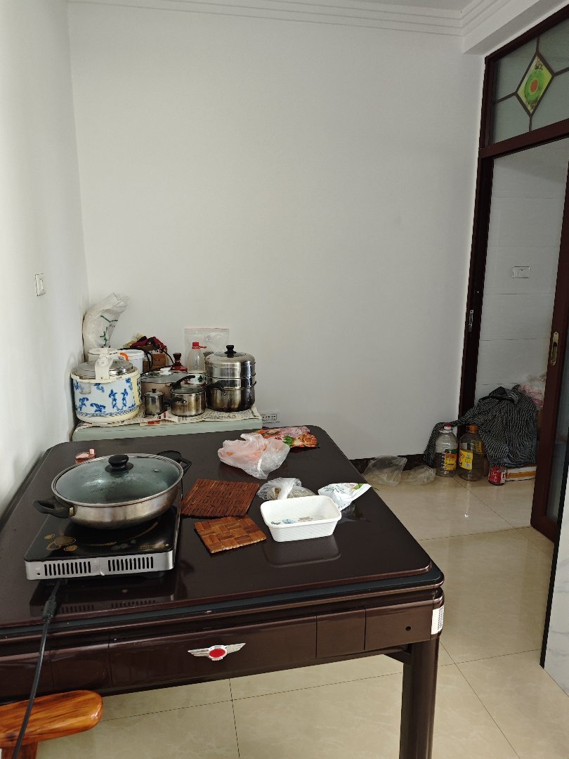 龙福小区东区,龙福小区 精装自住两房 可以提包入住5