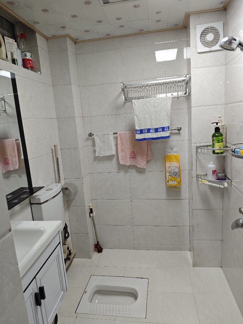 龙福小区东区,龙福小区 精装自住两房 可以提包入住6