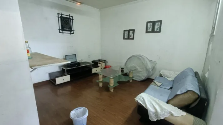 老装修,东西都有的,看房康城店有钥匙